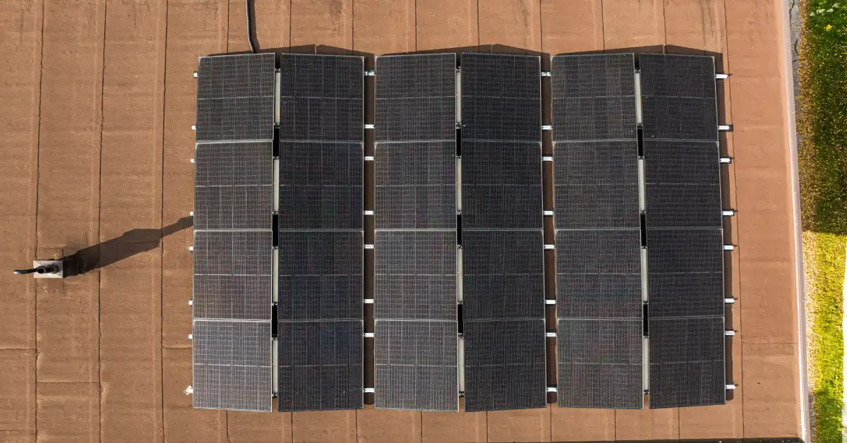 PV-Anlage am Dach eines Hauses